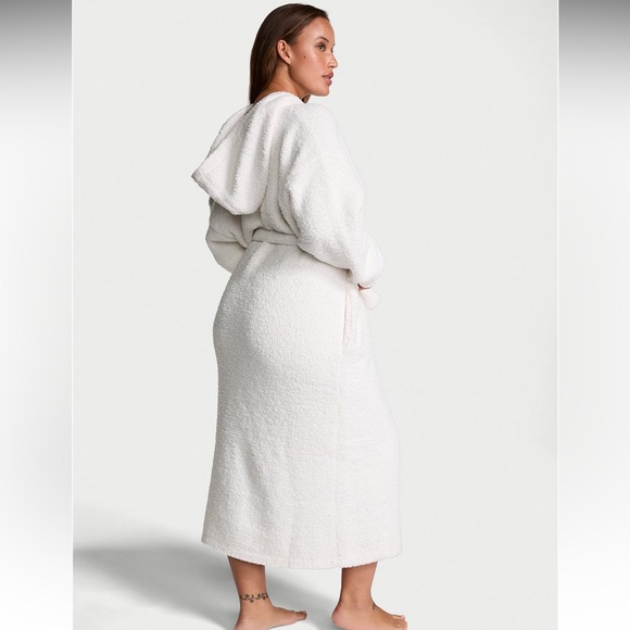 Brand New Victoria’s Secret Plush Hooded Robe Size XL/XXL - Picture 2 of 3